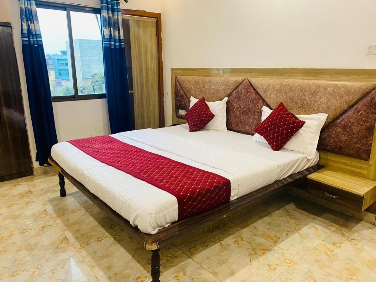 Elegance Hotel And Banquet Ayodhya Exterior photo