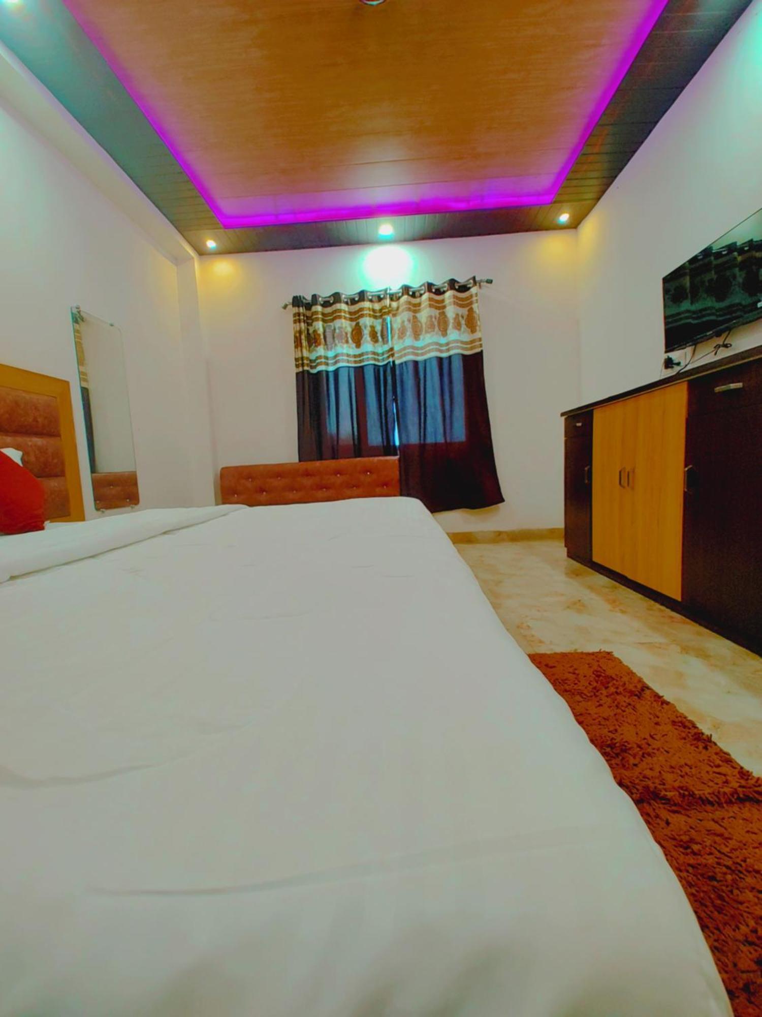Elegance Hotel And Banquet Ayodhya Exterior photo