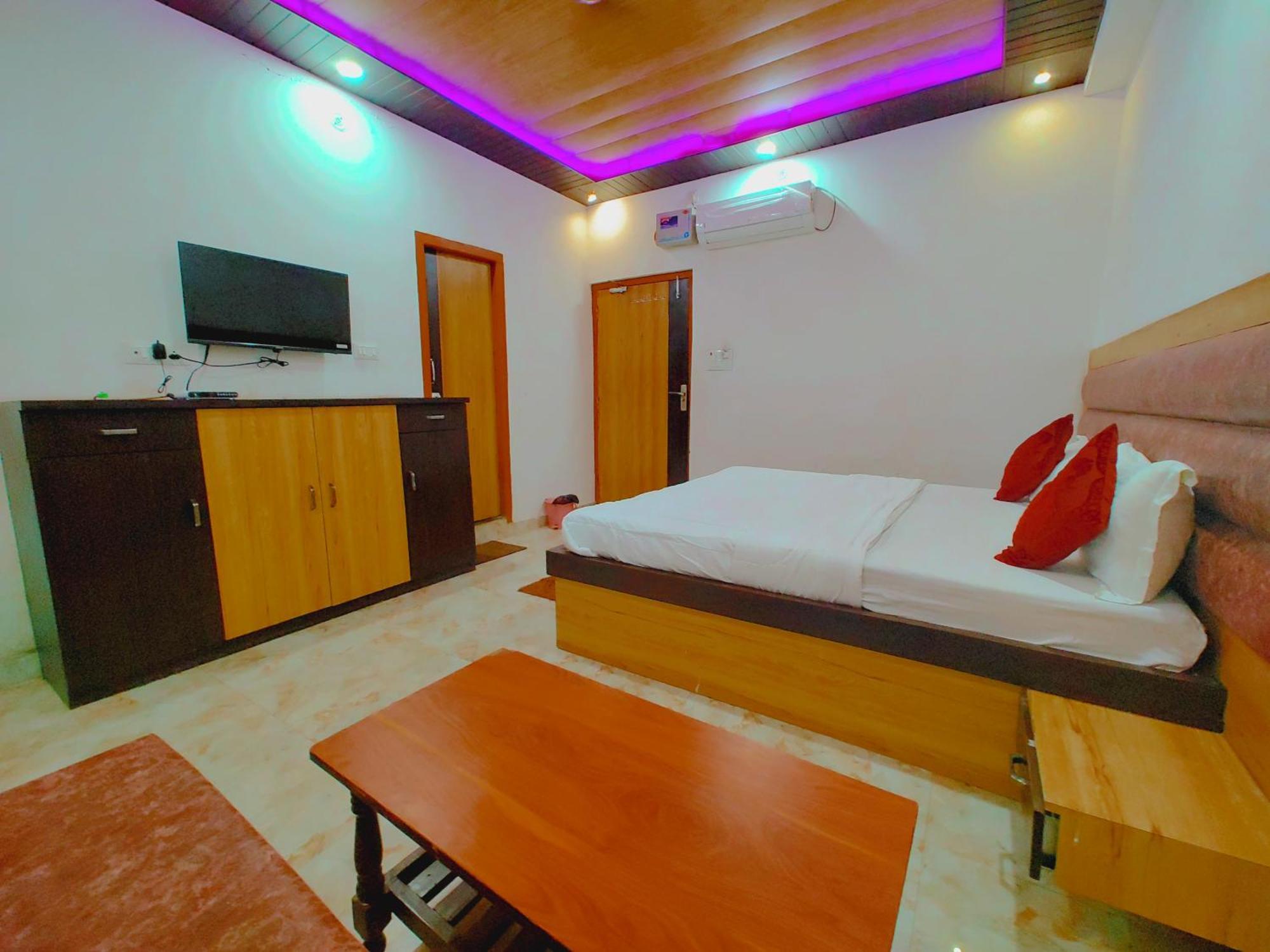 Elegance Hotel And Banquet Ayodhya Exterior photo