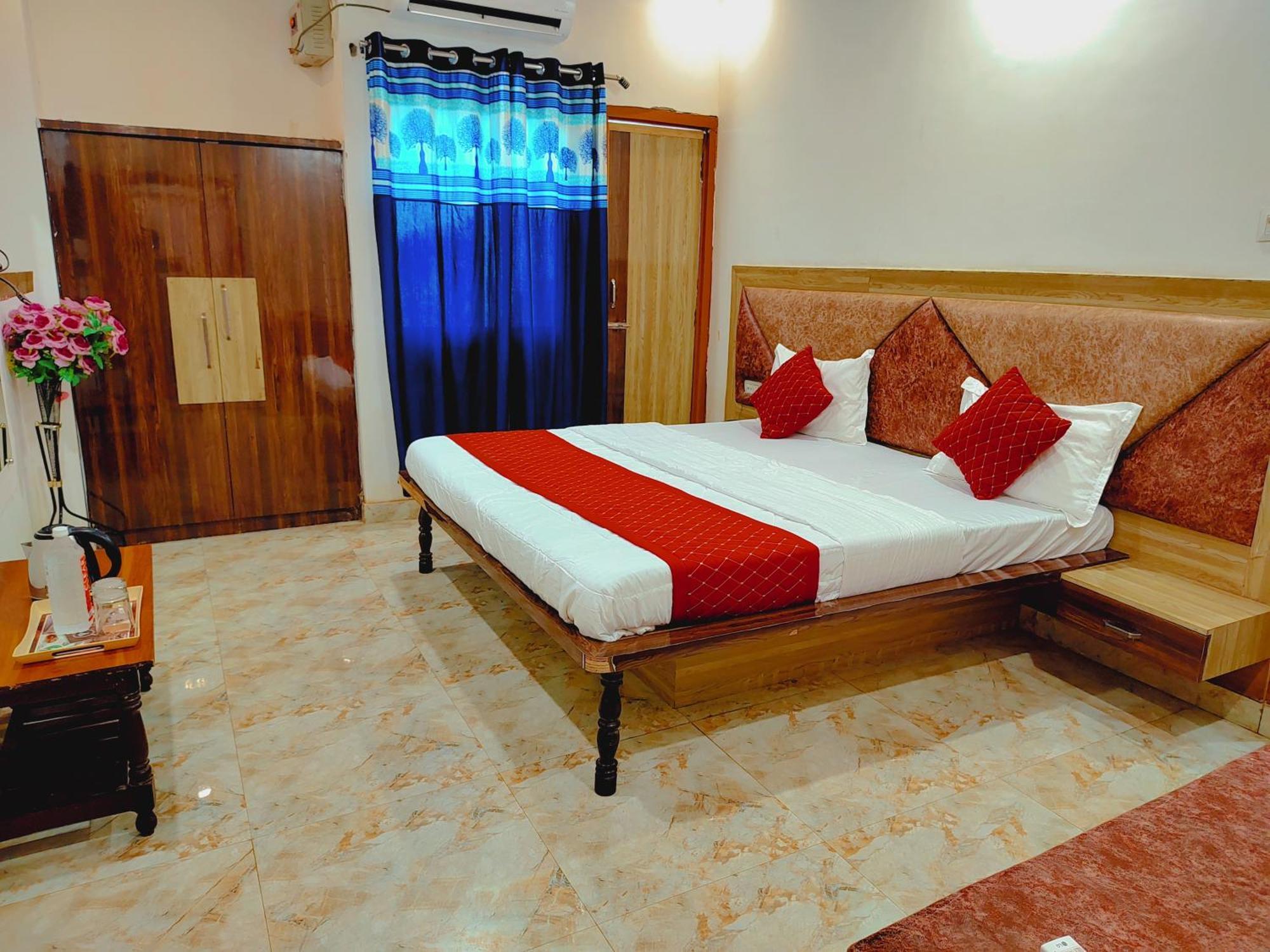 Elegance Hotel And Banquet Ayodhya Exterior photo
