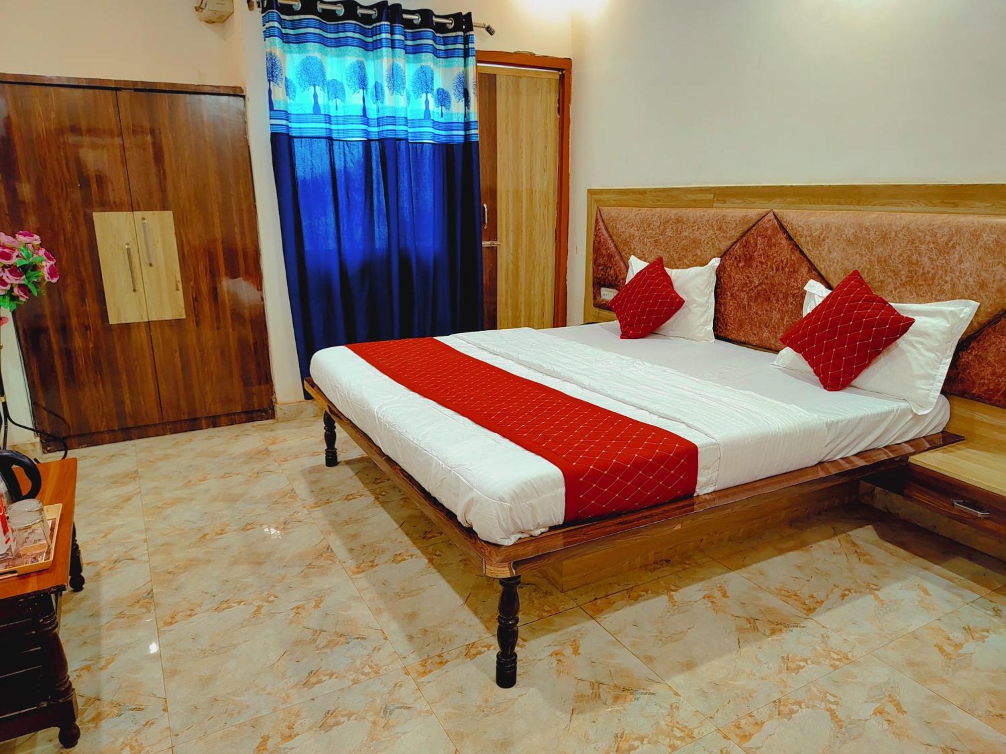 Elegance Hotel And Banquet Ayodhya Exterior photo
