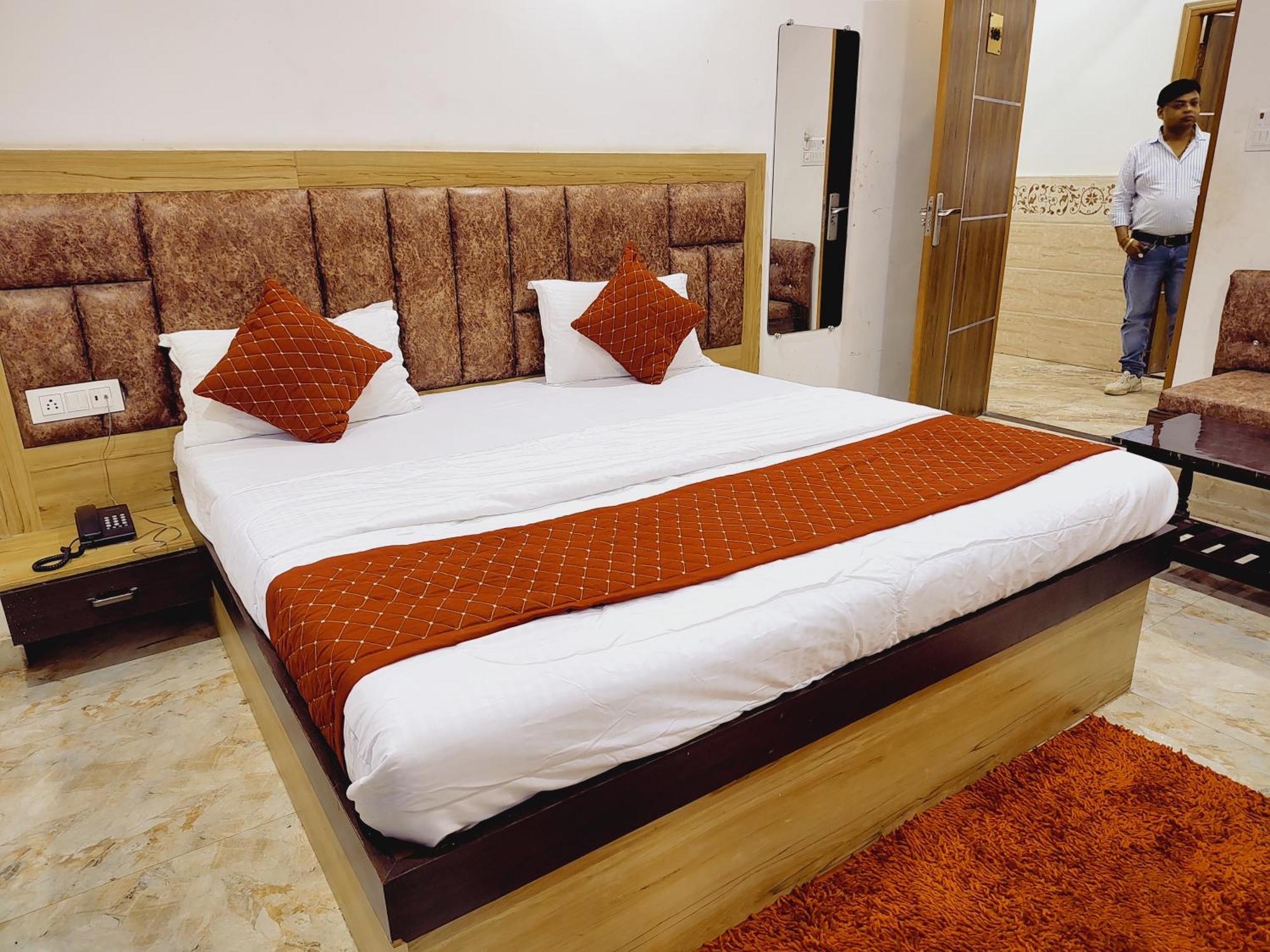Elegance Hotel And Banquet Ayodhya Exterior photo